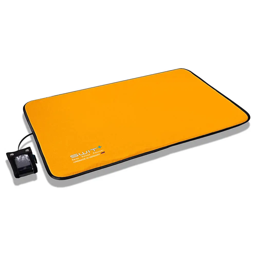 SWIT® Hundematte in orange mit integriertem Neurobalance-System – erhältlich in verschiedenen Farben und 5 Modi für Entspannung, Fokus & Regeneration